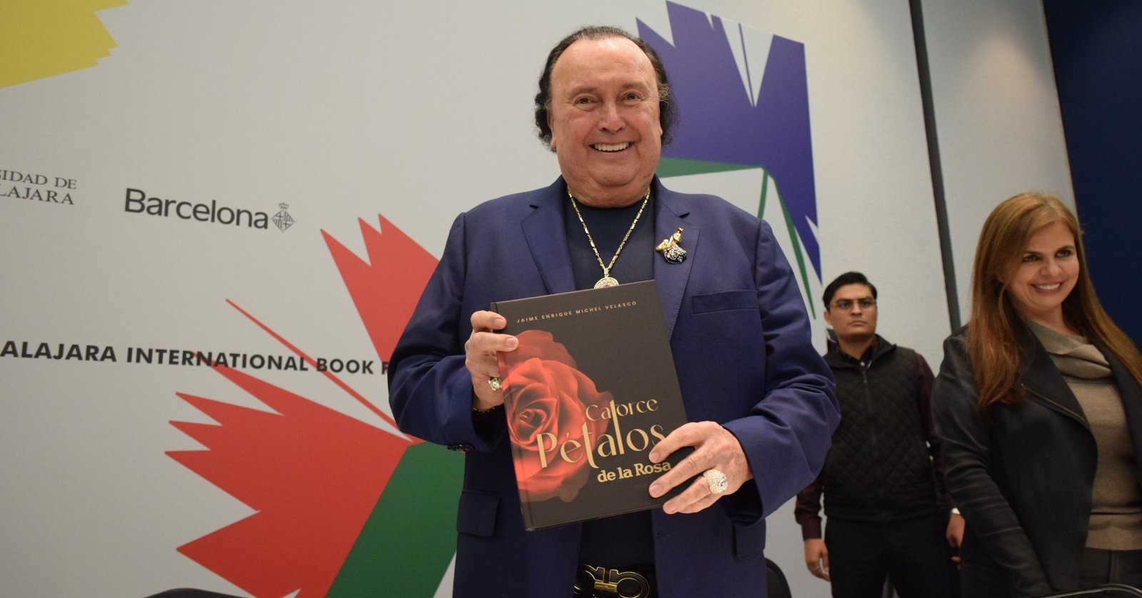 Los 14 pétalos de la rosa, el libro de la empresa jalisciense que endulzó los corazones del mundo